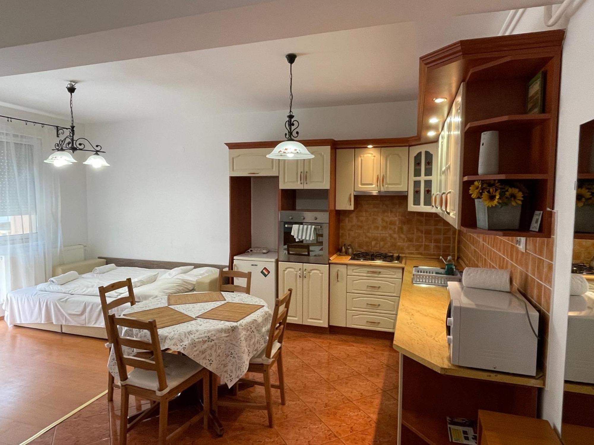 Zoli Apartmanok-Anita Koelcsey 34-36 Hajdúszoboszló Buitenkant foto