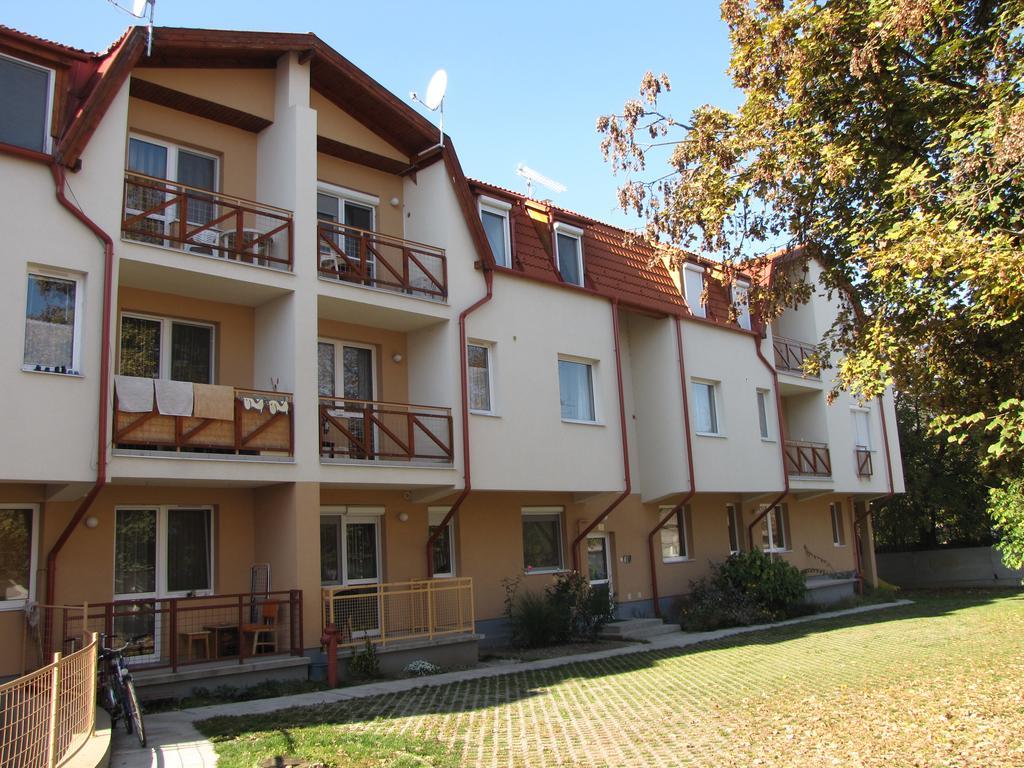 Zoli Apartmanok-Anita Koelcsey 34-36 Hajdúszoboszló Buitenkant foto