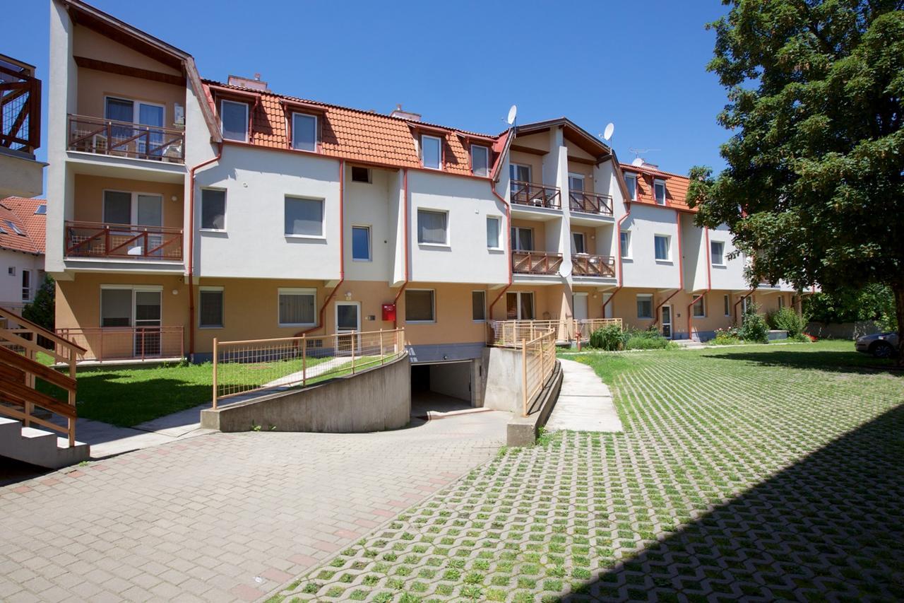 Zoli Apartmanok-Anita Koelcsey 34-36 Hajdúszoboszló Buitenkant foto