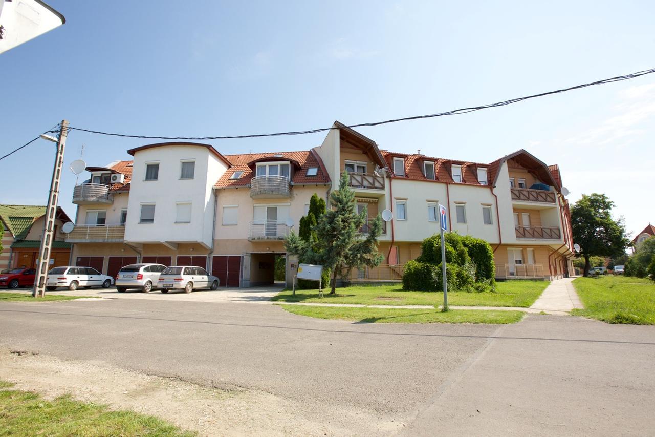 Zoli Apartmanok-Anita Koelcsey 34-36 Hajdúszoboszló Buitenkant foto