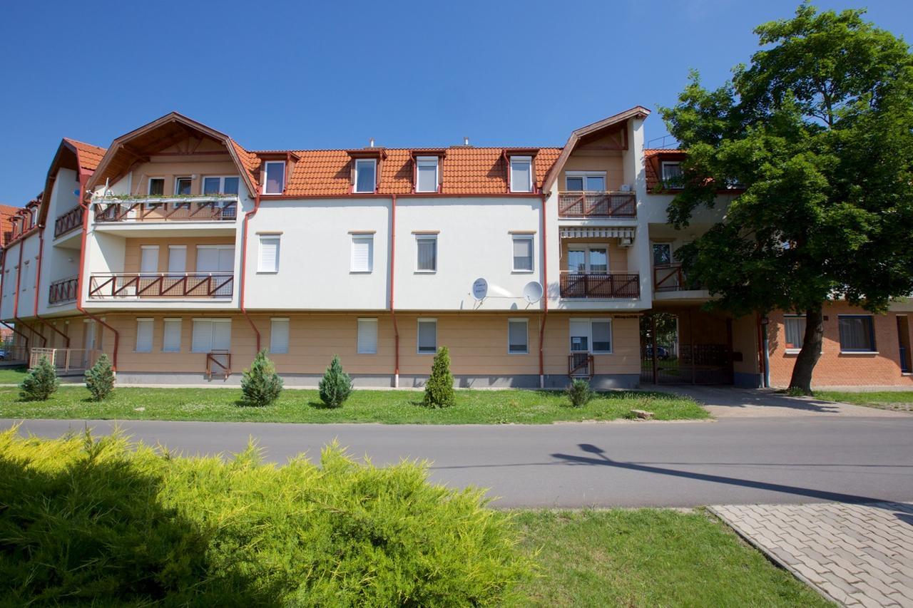 Zoli Apartmanok-Anita Koelcsey 34-36 Hajdúszoboszló Buitenkant foto